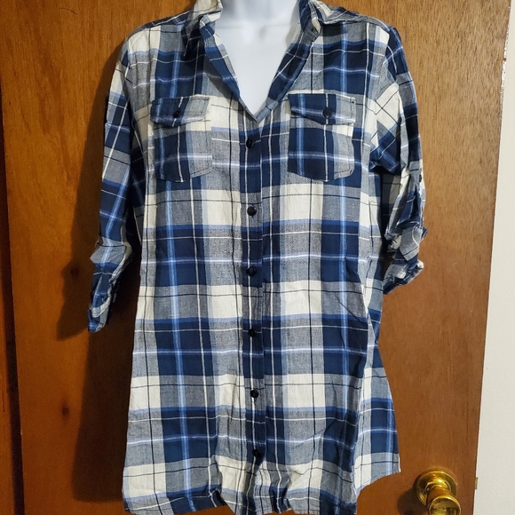 Tops - Blue plaid button up shirt